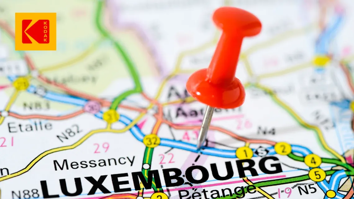 Une carte avec une épingle rouge mettant en évidence le Luxembourg.