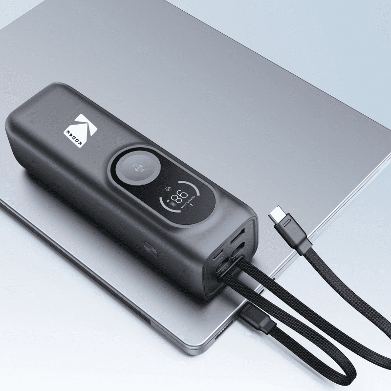 Station solaire portable Kodak Pocket Power 170W chargeant un ordinateur portable via câble USB-C